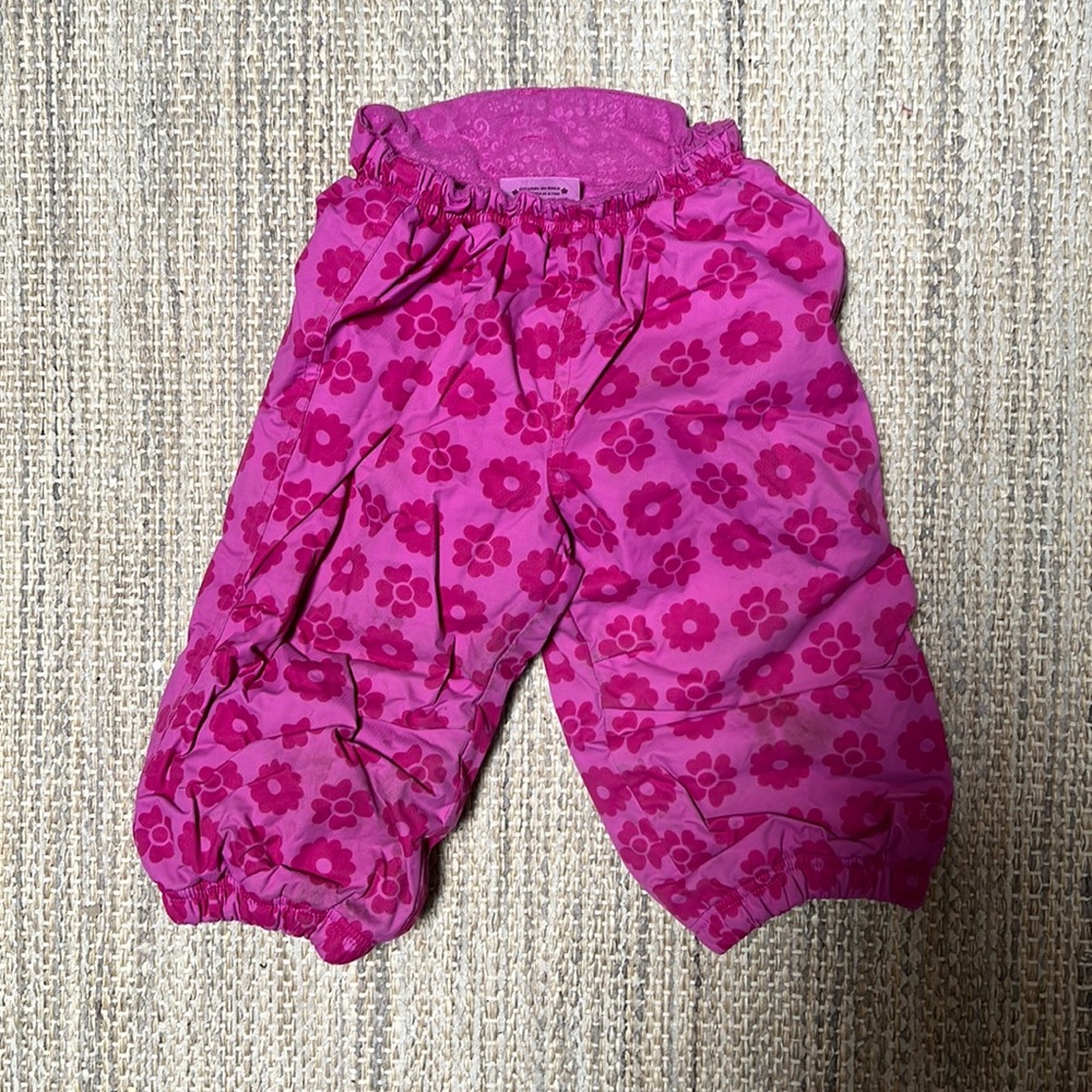 REI Girls magenta fuscia flower print snow pants with gaiters. Excellent condit
